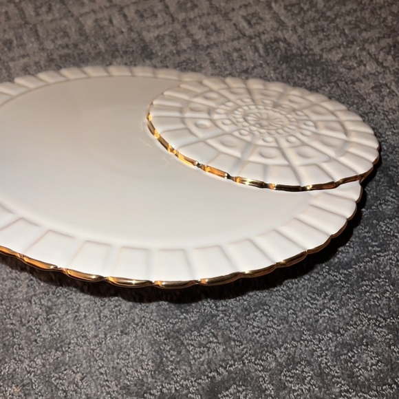 Michael Wainwright White with Gold Round Platter - Picture 5 of 8